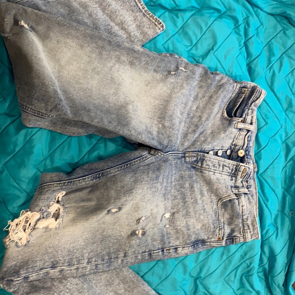 Light blue jeans, don’t fit me D:        High-rise, Straight jeans!